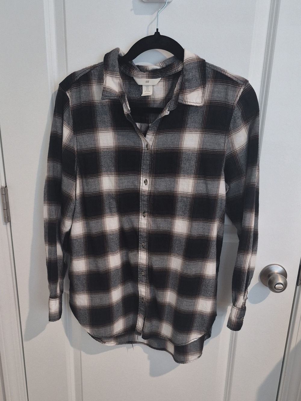 Wkmen H&M Plaid Button-Down Shirt in Black/White/Tan